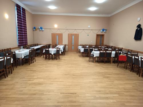 Nové židle v kulturním domě v obci Vážany